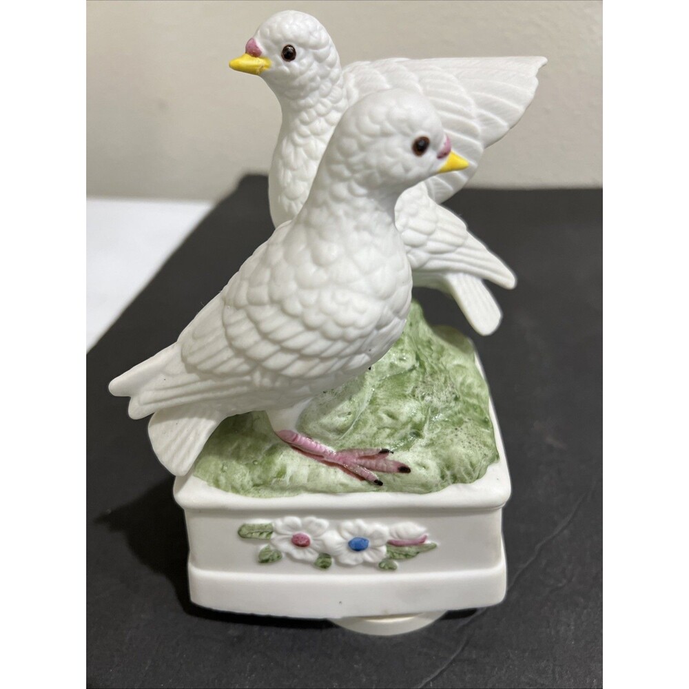 White Dove Love Birds Music Box VTG Japan Wind Up Working 7" Floral Base Ceramic